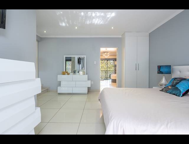6 BEDROOM HOUSE FOR SALE IN FLAMWOOD